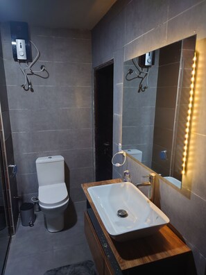 Håndklær og toalettpapir