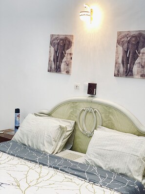 2 bedrooms, iron/ironing board, travel cot, free WiFi