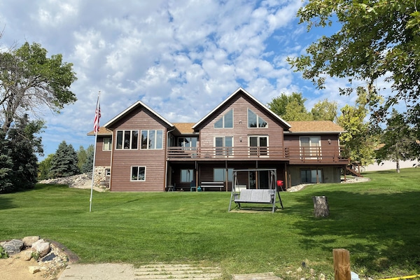 Large lakeside lawn for all your activities