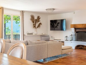 TV - 5-Br. VILLA with sauna, swimming pool and sea view (La Roquette-sur-Siagne)