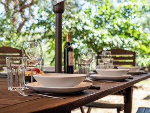 Outdoor dining - 5-Br. VILLA with sauna, swimming pool and sea view (La Roquette-sur-Siagne)