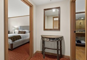 1 bedroom, in-room safe, iron/ironing board, travel crib - 3rd floor Condo w/ full kitchen in The Lodge at Suncadia (Cle Elum)