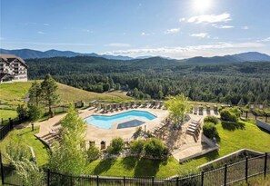 Outdoor pool - 3rd floor Condo w/ full kitchen in The Lodge at Suncadia (Cle Elum)