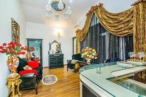 Premium bedding, down duvets, individually furnished, free WiFi - Sera Otel (Baku)