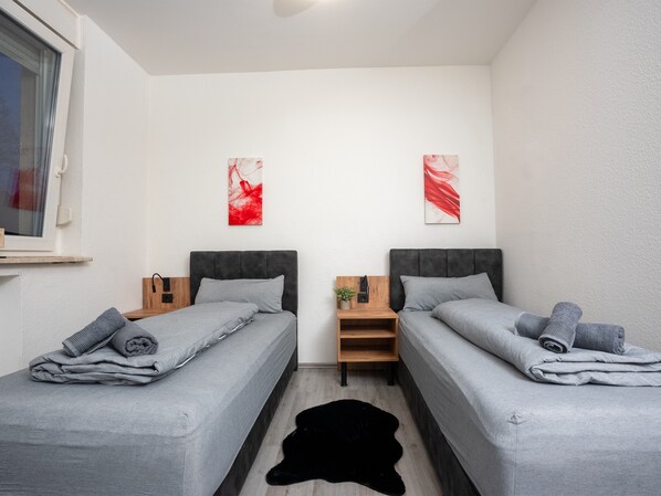 4 bedrooms, iron/ironing board, WiFi, bed sheets