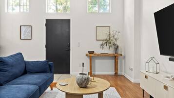 Smart TV, fireplace, stereo