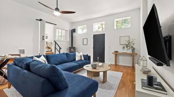 Smart TV, fireplace, stereo