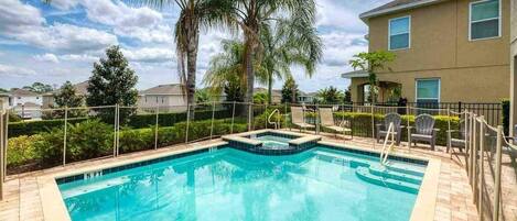 Piscine extérieure, piscine chauffée