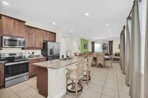 Fridge, microwave, oven, stovetop - Swift BnB - Taylor themed rooms - Pool - sleeps 16 (Kissimmee)