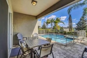 Outdoor pool, a heated pool - Swift BnB - Taylor themed rooms - Pool - sleeps 16 (Kissimmee)
