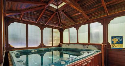 Lake Texoma Splash! Pool/hot tub, 1.5 miles to Highport Marina on Lake Texoma!