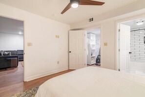 1 habitación, tabla de planchar con plancha, wifi y ropa de cama