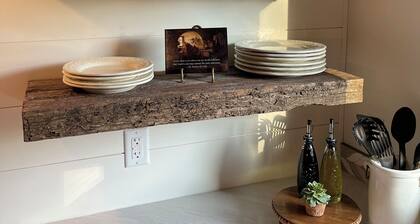 Tranquil, upscale house tucked in the woods near Perry Lake, Kansas.