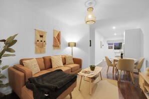 Smart TV, books - Perfect Cosy Beachside Escape
(Grange)