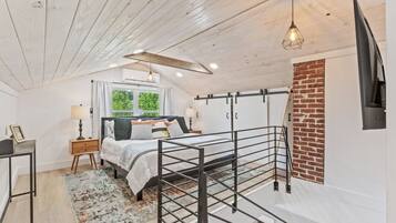 4 bedrooms, desk, iron/ironing board, travel crib