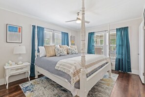 4 bedrooms, desk, iron/ironing board, travel cot - Midtown Masterpiece w/Hot Tub, pets by HVNLYhomes (Tulsa)