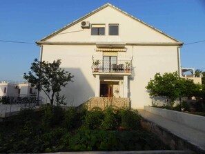 Apartment, Smoking | 1 bedroom - Draga - 15 m From sea - A3 2 1 (Trogir)