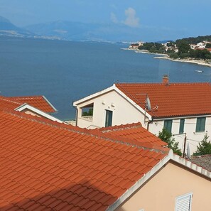 1 bedroom - Draga - 15 m From sea - A3 2 1 (Trogir)