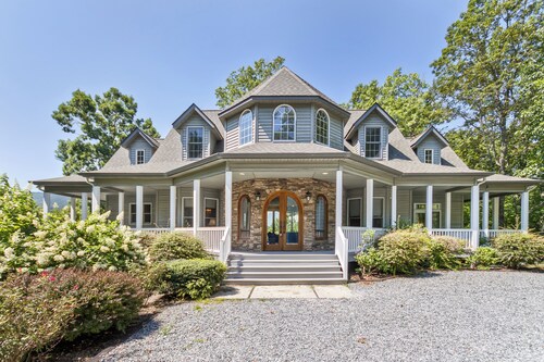 Grand Mountain Getaway near Dupont~Hendersonville, NC