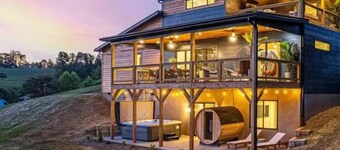 Sauna, hot tub, firepit w/ mountain views