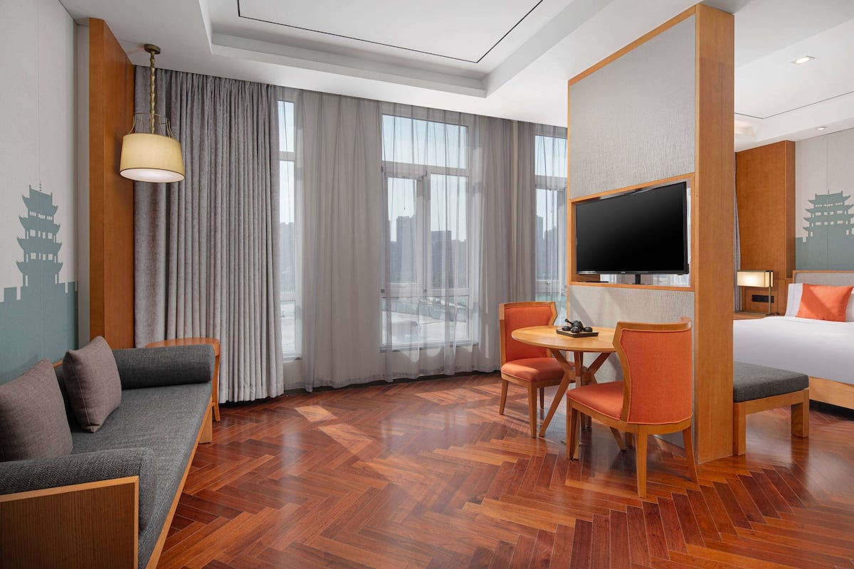 Suite Deluxe, 1 très grand lit, non-fumeurs (Floors 3–6)