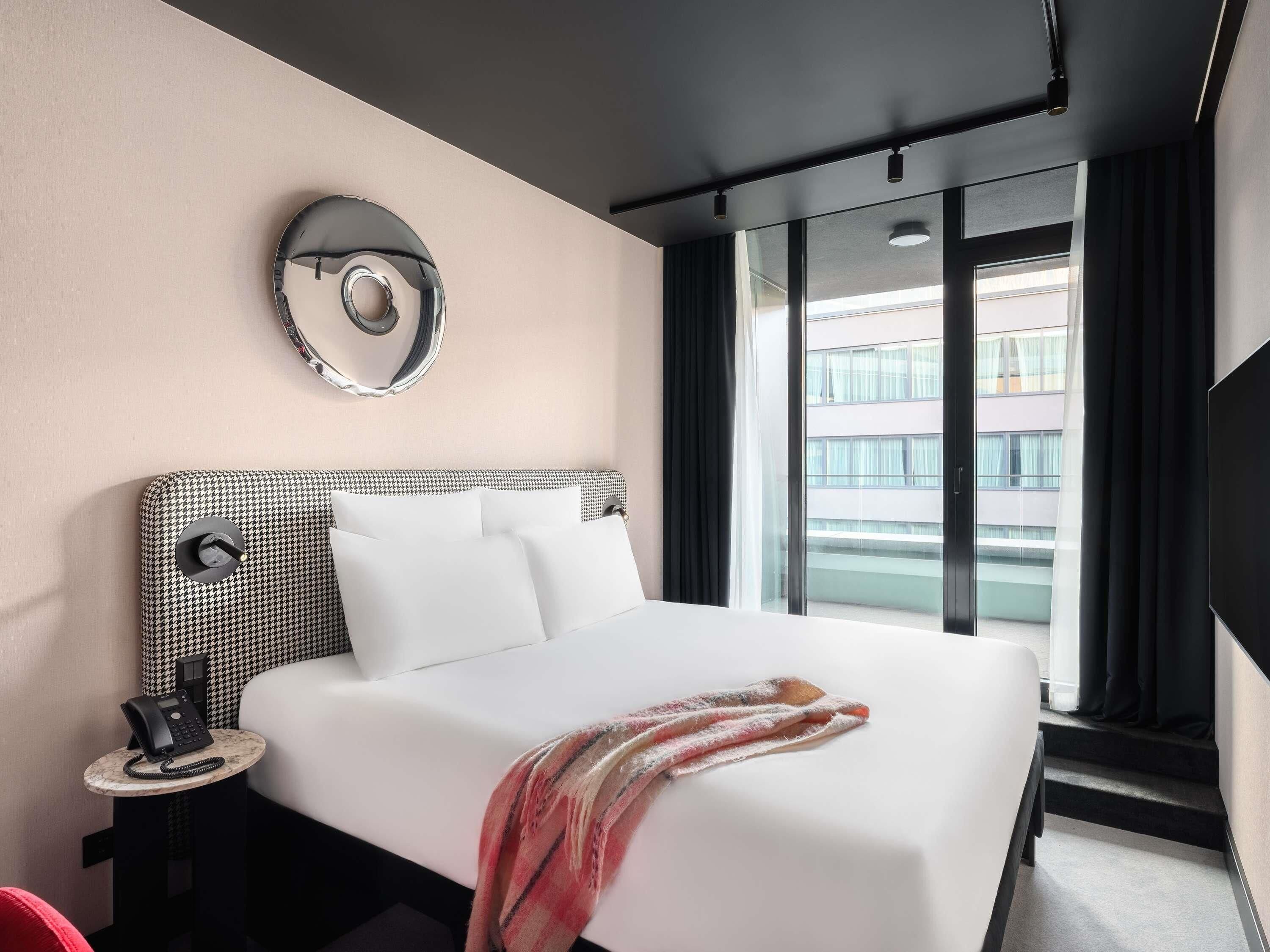 Room, 1 Double Bed, Balcony | Premium bedding, in-room safe, desk, blackout drapes