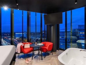 1 bedroom, premium bedding, in-room safe, desk