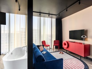 1 bedroom, premium bedding, in-room safe, desk