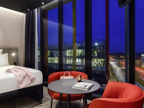 1 bedroom, premium bedding, in-room safe, desk