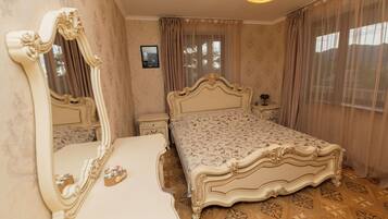 2 habitaciones, tabla de planchar con plancha, wifi y ropa de cama