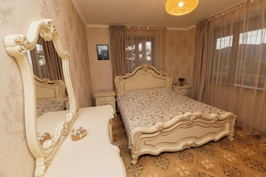 2 bedrooms, iron/ironing board, WiFi, bed sheets