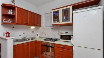 Apartment, Smoking | 4 bedrooms