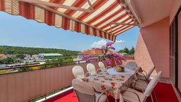 Apartment, Smoking | 4 bedrooms