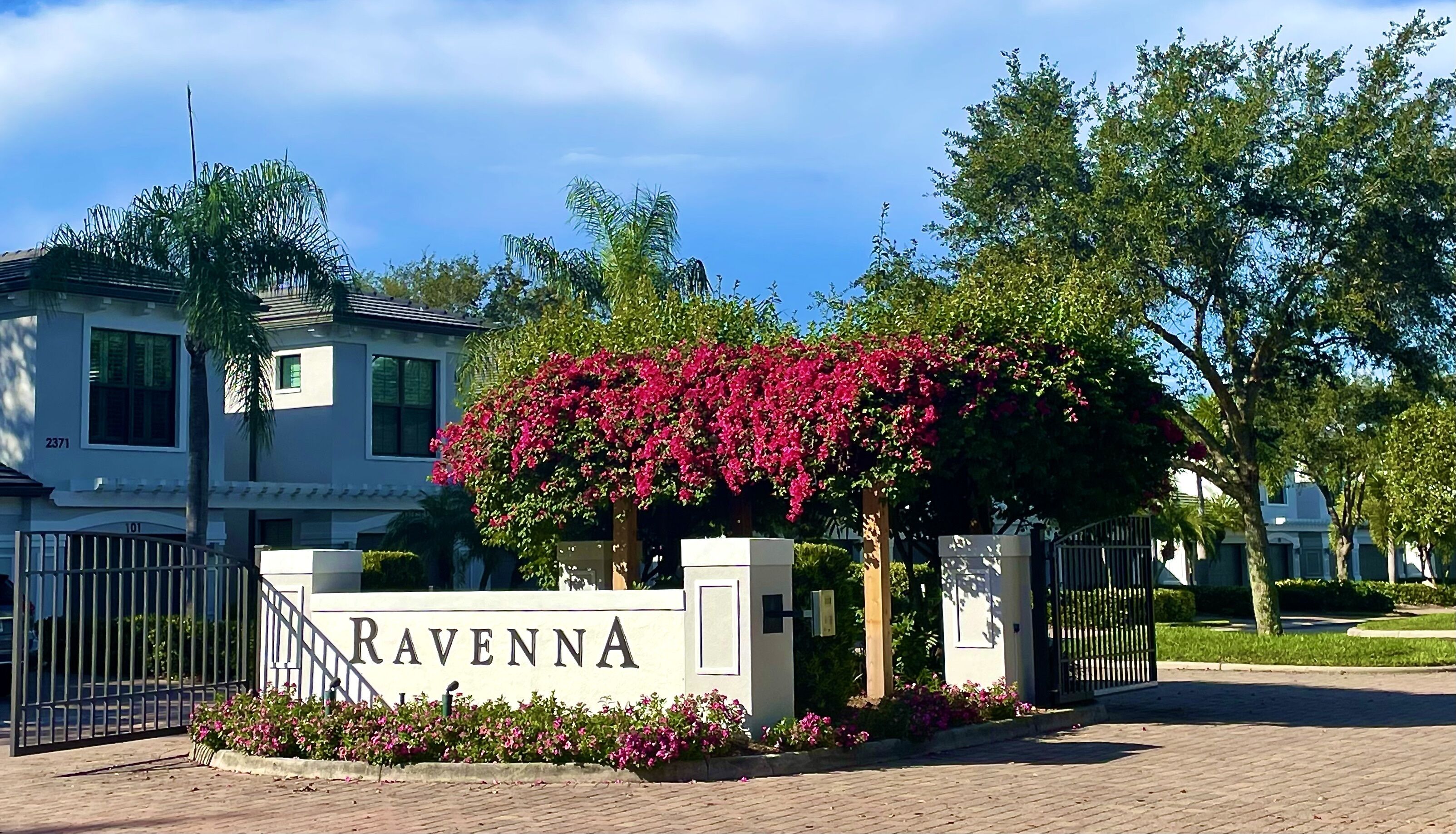 BEAUTIFUL Pelican Marsh Spacious Condo With Water Views......