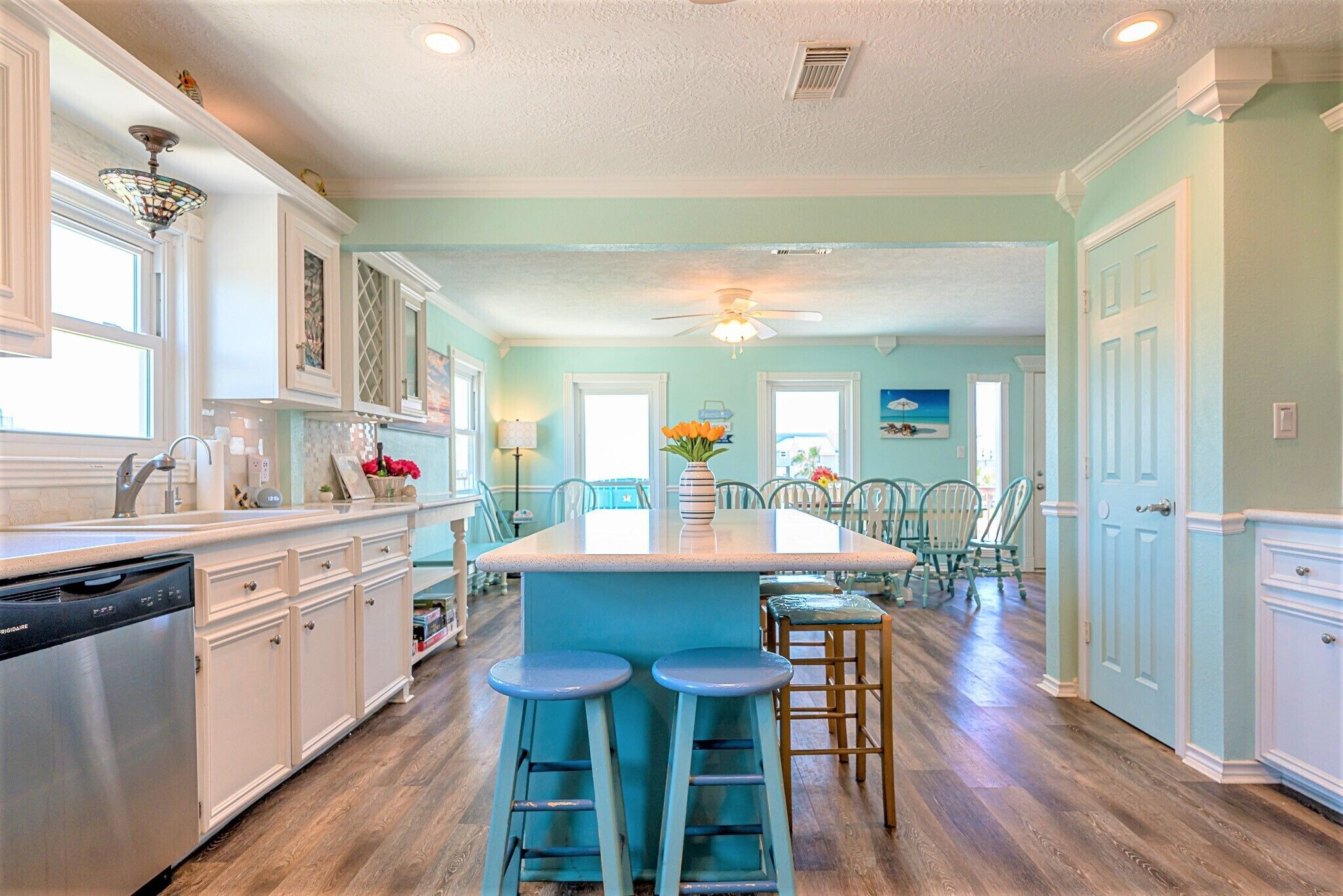 冰箱、微波炉、烤箱、炉灶