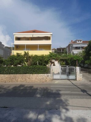Exterior - Apartments Laura - 20m From the sea (Trogir)