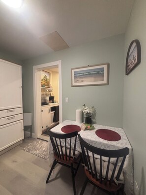 Dining - Family Home in Rockport, ME, 5 minutes away from Camden, ME. (Rockport)