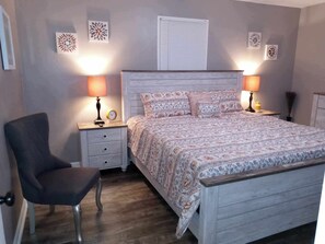 2 bedrooms, iron/ironing board, WiFi, bed sheets - NEWLY REMODELED 2 BEDROOM DUPLEX (Chesapeake)