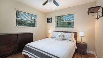 3 bedrooms, desk, iron/ironing board, free WiFi