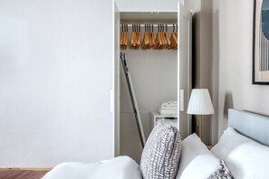 Iron/ironing board, WiFi, bed sheets