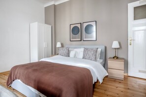 Iron/ironing board, WiFi, bed sheets