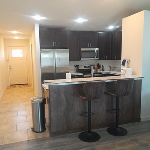 Fridge, microwave, oven, stovetop - New townhouse, Class 2 EV charger, private back patio,  muscle car garage (Goldendale)