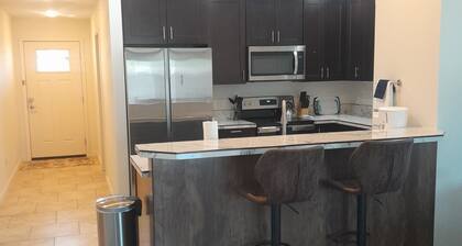 New townhouse, Class 2 EV charger, private back patio, muscle car garage