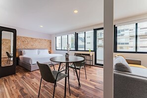 1 habitación, tabla de planchar con plancha, wifi y ropa de cama 