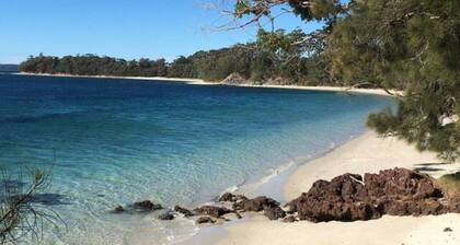Kurrumbin! by Book Jervis Bay - Vincentia Free Wifi, Free Linen, 300m From the beach