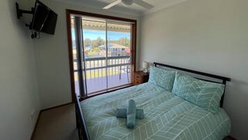 4 多间卧室、熨斗/熨衣板、床单