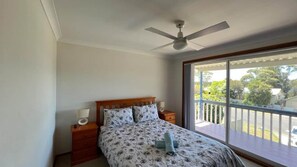 4 bedrooms, iron/ironing board, bed sheets