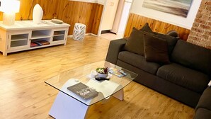TV, peis og kontorer
