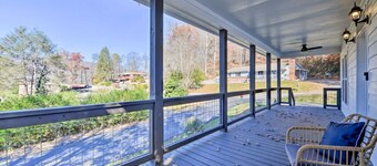 New Stylish House with Modern Amenities + Hot Tub