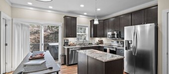 New Stylish House with Modern Amenities + Hot Tub